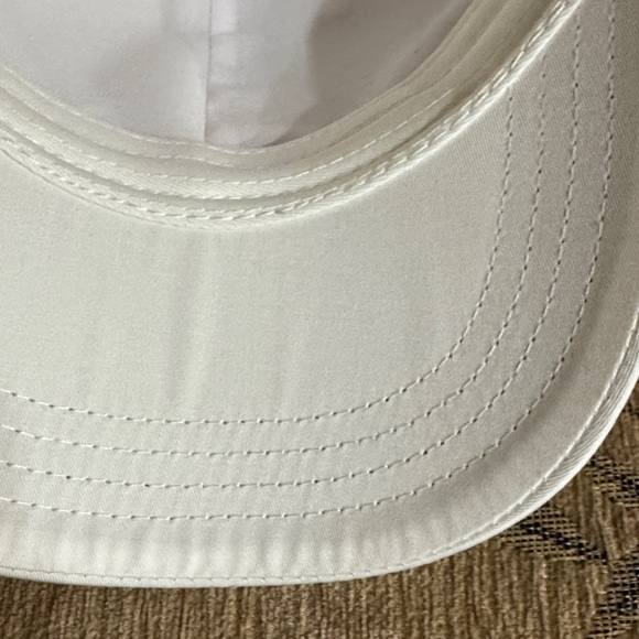 ALO Yoga Kids Classic White Hat - Picture 5 of 9